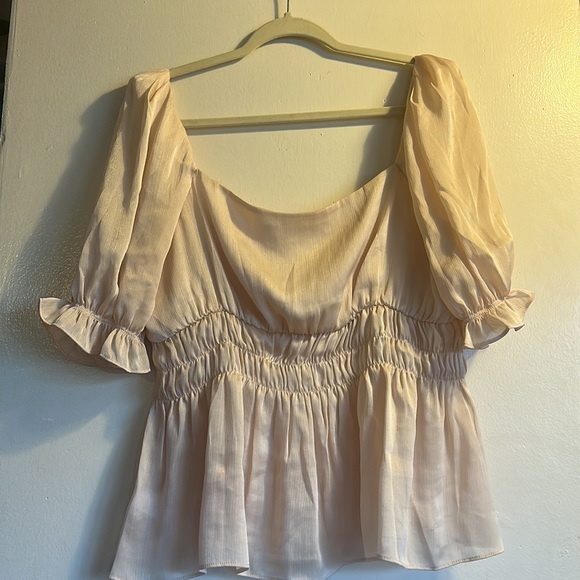 Astr champagne puff sleeve top with light shimmer - Picture 3 of 5